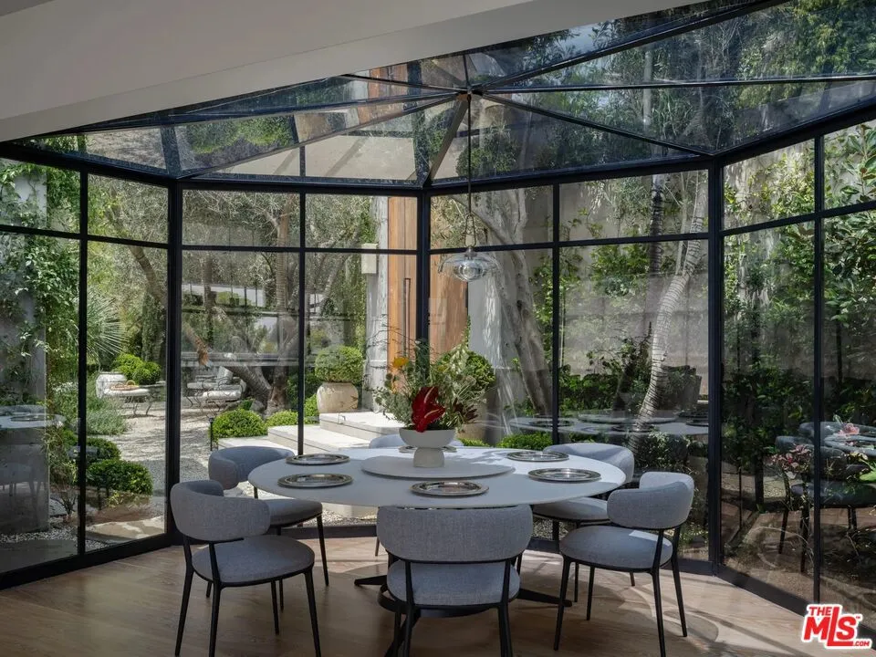9360 Readcrest Drive Beverly Hills, CA 90210