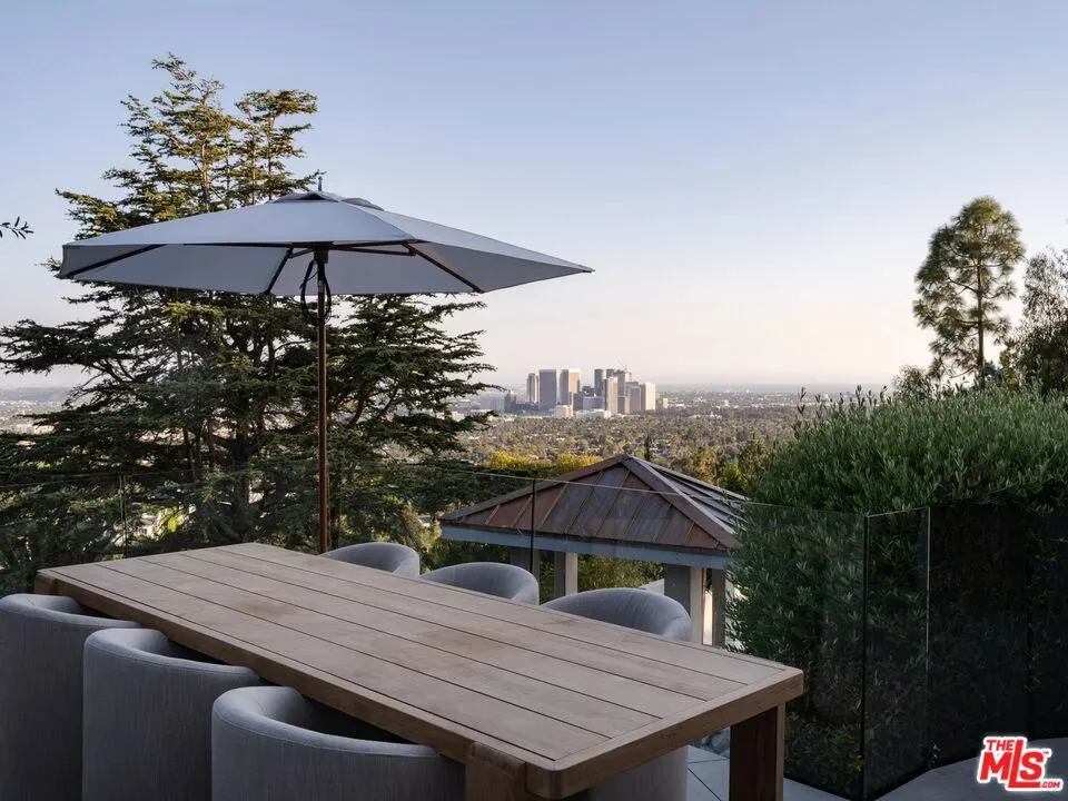 9360 Readcrest Drive Beverly Hills, CA 90210