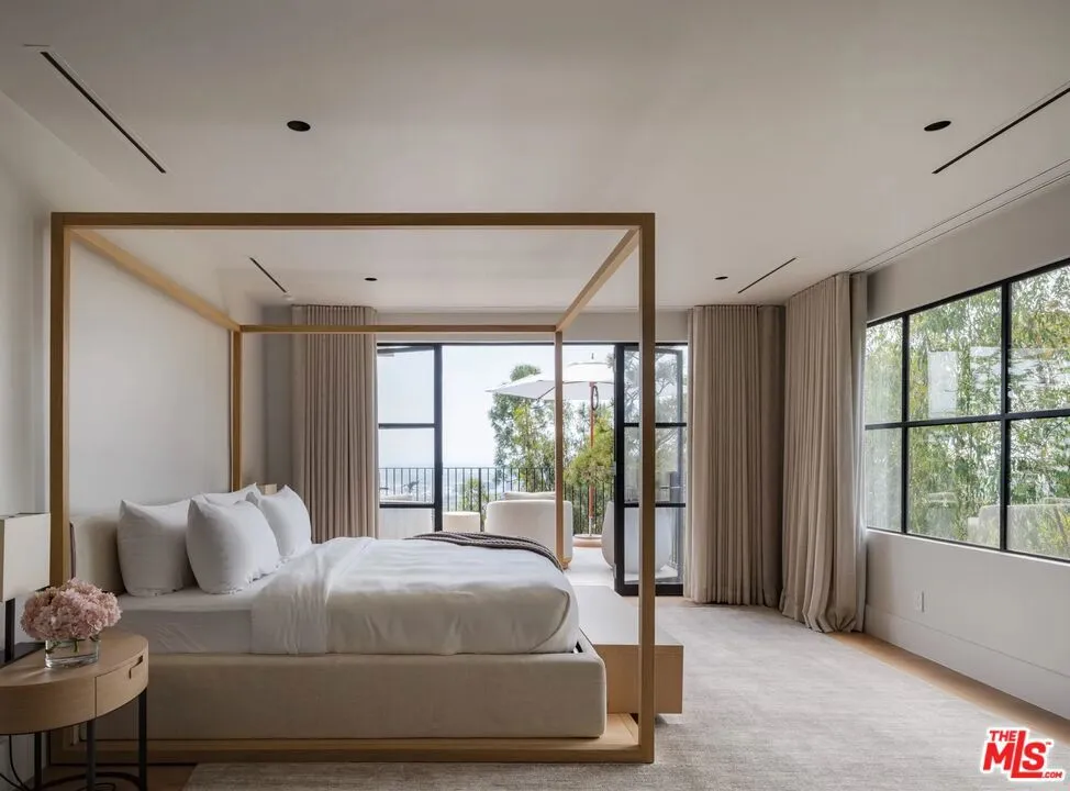 9360 Readcrest Drive Beverly Hills, CA 90210