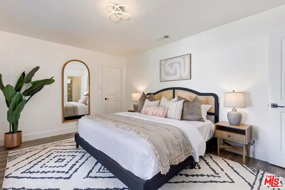 3037 Delaware Avenue Santa Monica, CA 90404