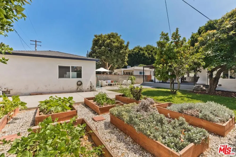 3037 Delaware Avenue Santa Monica, CA 90404