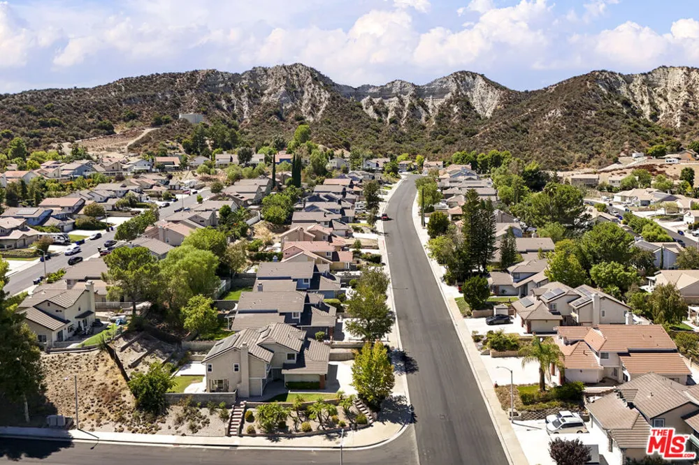 28602 Heather Lane Castaic, CA 91384