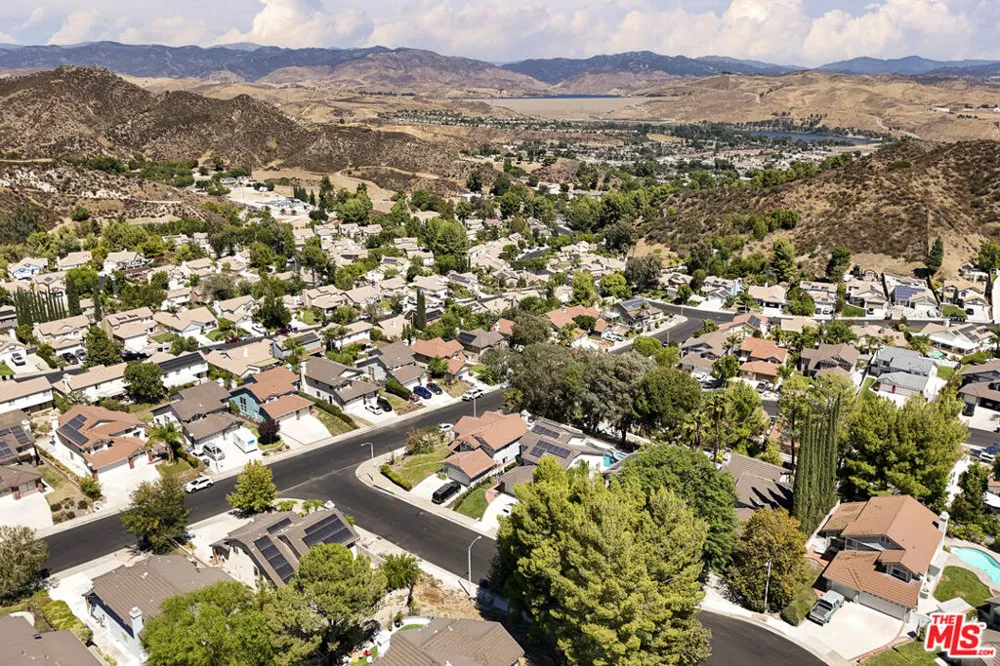 28602 Heather Lane Castaic, CA 91384