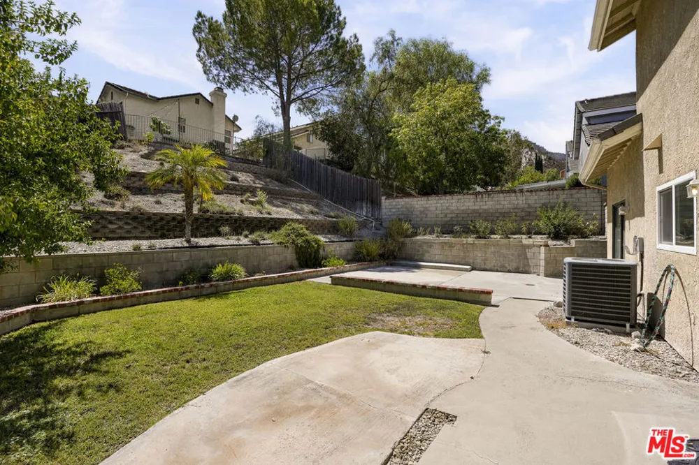 28602 Heather Lane Castaic, CA 91384