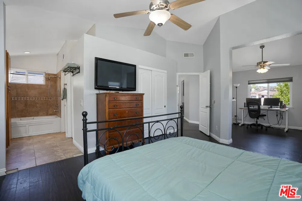 28602 Heather Lane Castaic, CA 91384