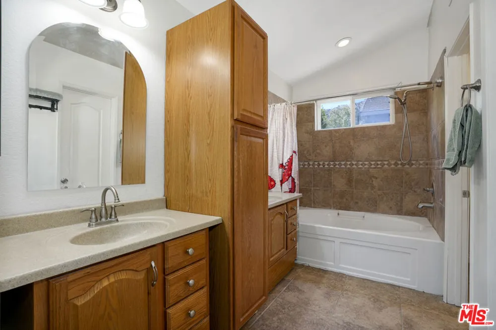 28602 Heather Lane Castaic, CA 91384