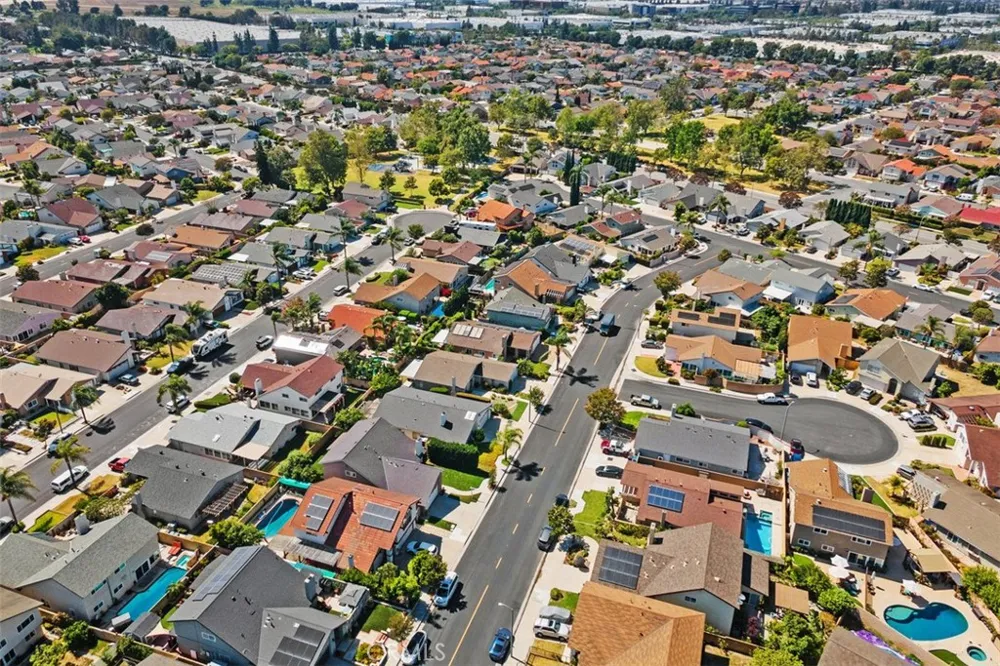 6111 Leyte Cypress, CA 90630