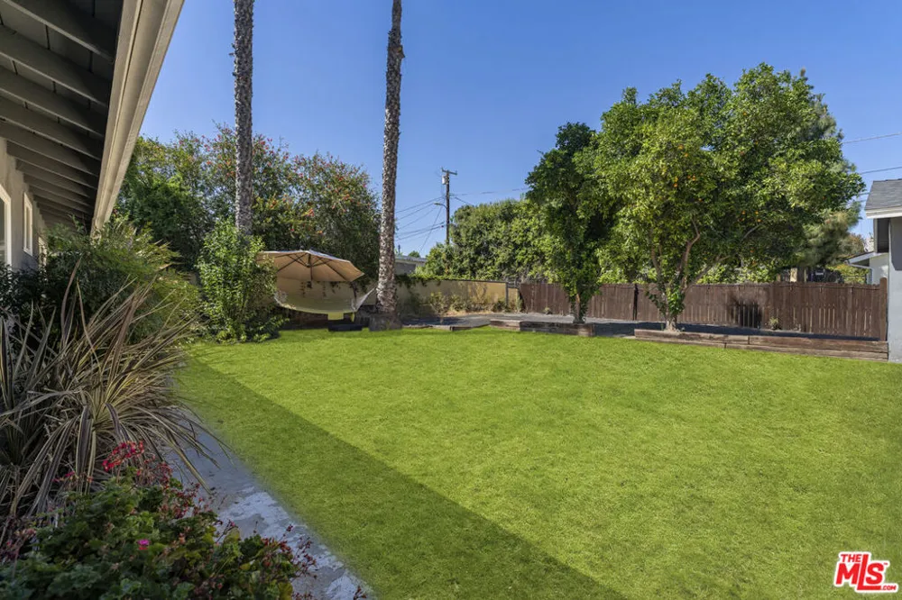 5636 Valley Circle Boulevard Los Angeles, CA 91367