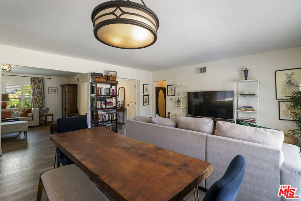 5636 Valley Circle Boulevard Los Angeles, CA 91367