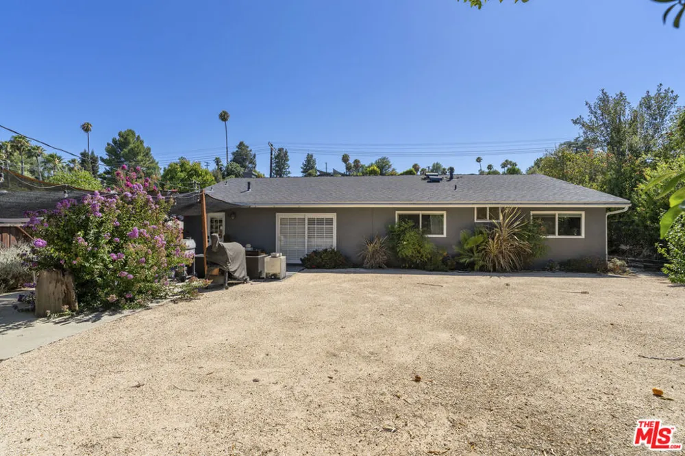 5636 Valley Circle Boulevard Los Angeles, CA 91367