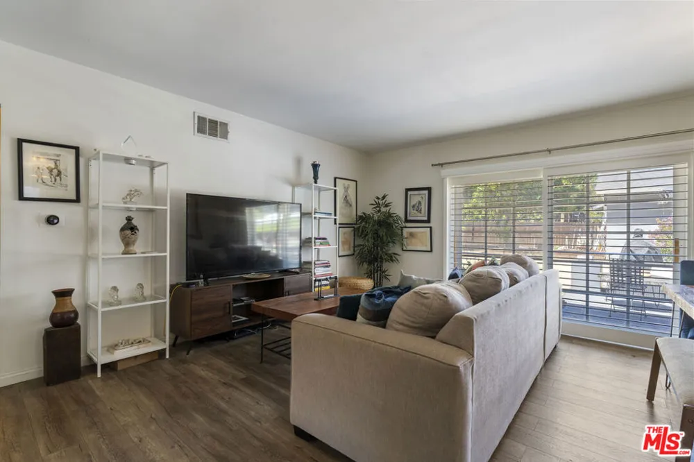 5636 Valley Circle Boulevard Los Angeles, CA 91367