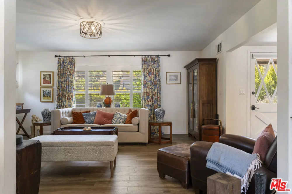 5636 Valley Circle Boulevard Los Angeles, CA 91367