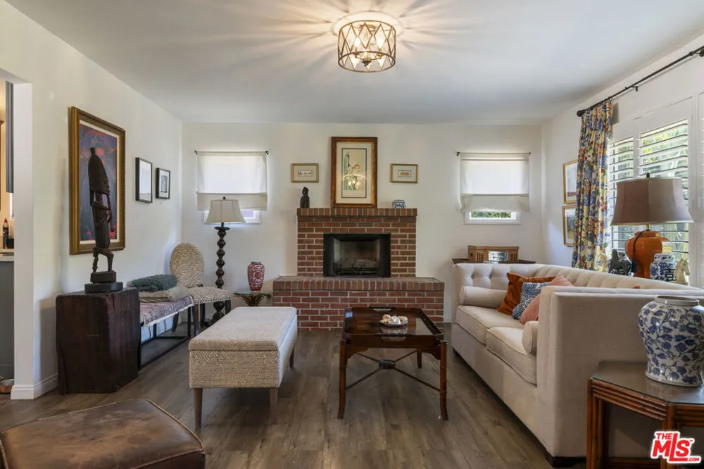 5636 Valley Circle Boulevard Los Angeles, CA 91367