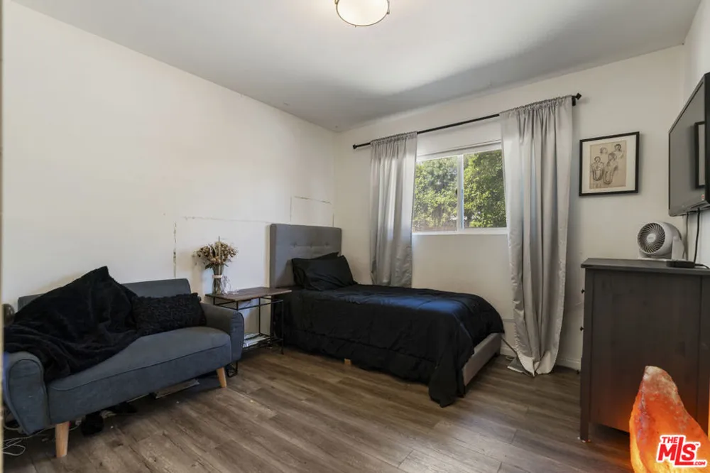5636 Valley Circle Boulevard Los Angeles, CA 91367
