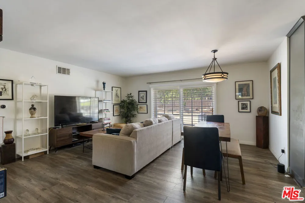 5636 Valley Circle Boulevard Los Angeles, CA 91367