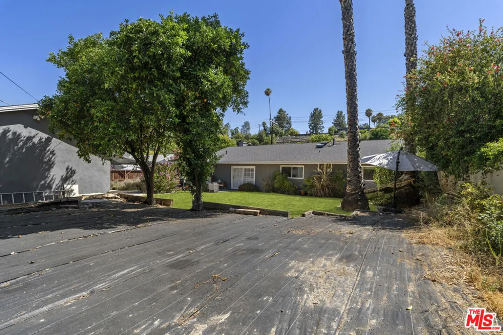 5636 Valley Circle Boulevard Los Angeles, CA 91367