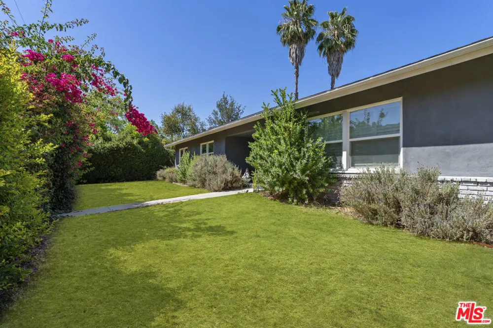 5636 Valley Circle Boulevard Los Angeles, CA 91367