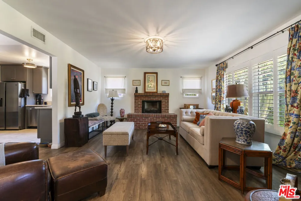 5636 Valley Circle Boulevard Los Angeles, CA 91367