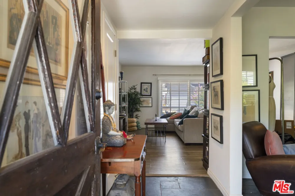 5636 Valley Circle Boulevard Los Angeles, CA 91367