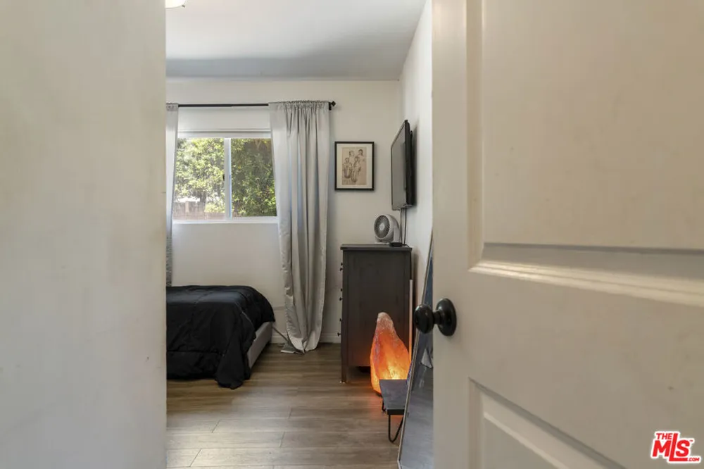 5636 Valley Circle Boulevard Los Angeles, CA 91367