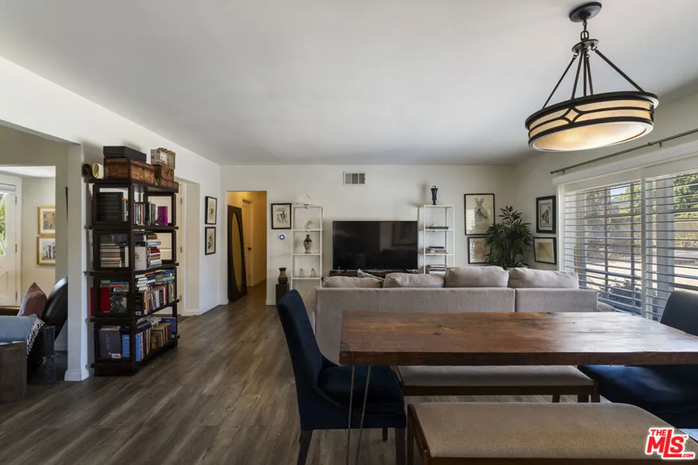 5636 Valley Circle Boulevard Los Angeles, CA 91367