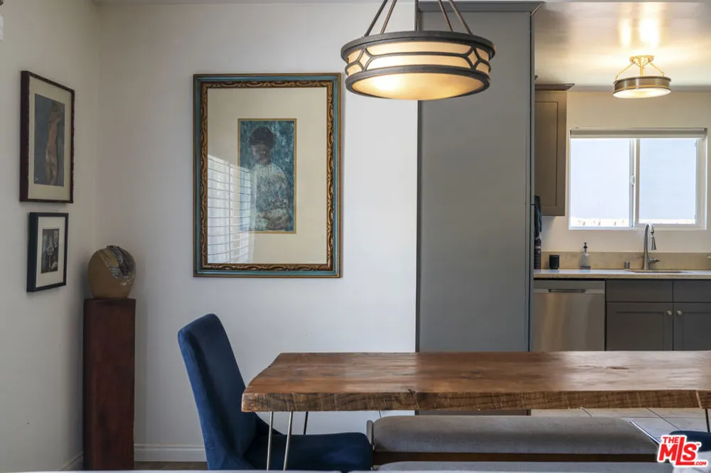 5636 Valley Circle Boulevard Los Angeles, CA 91367