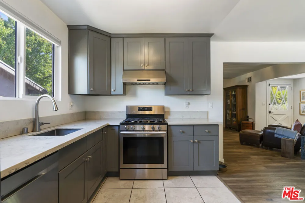 5636 Valley Circle Boulevard Los Angeles, CA 91367