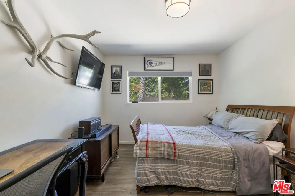 5636 Valley Circle Boulevard Los Angeles, CA 91367