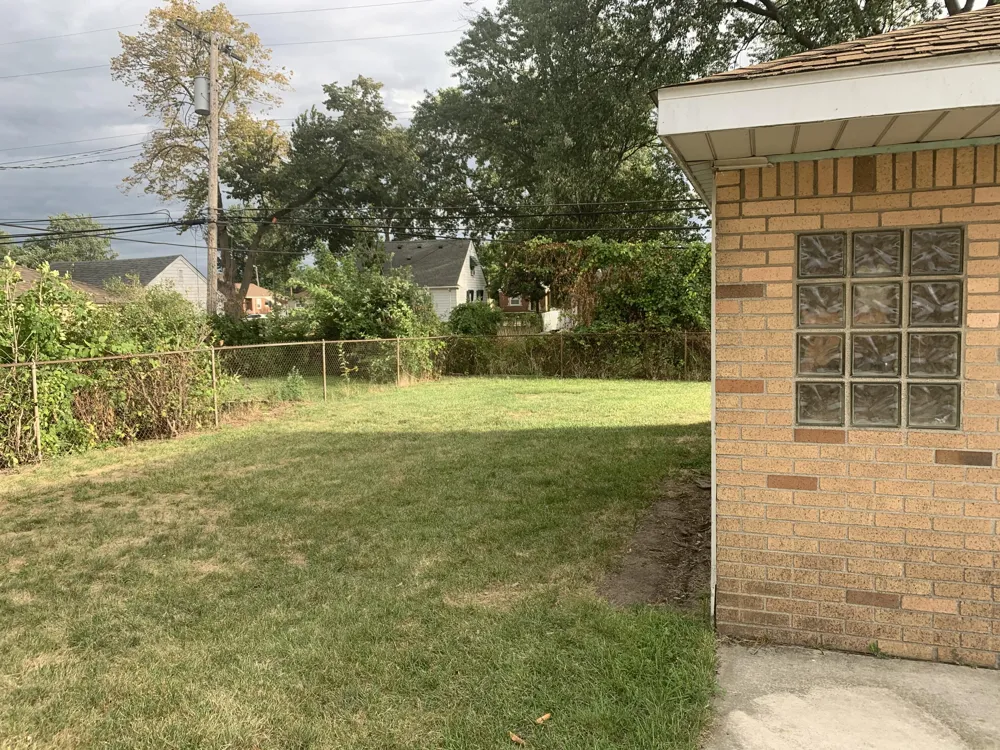 16790 Bell Avenue Eastpointe, MI 48021