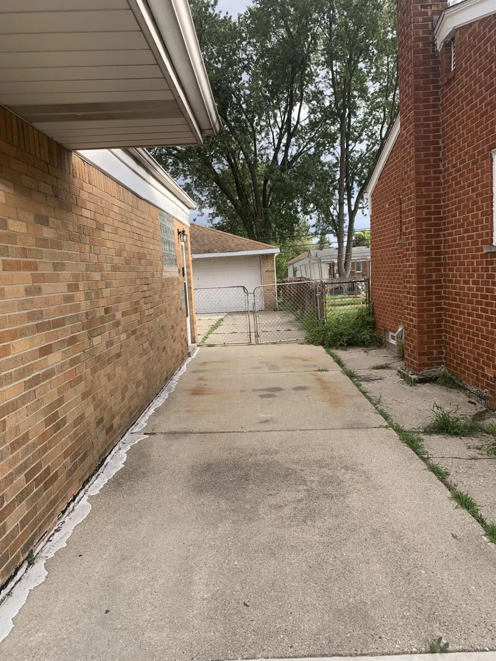 16790 Bell Avenue Eastpointe, MI 48021