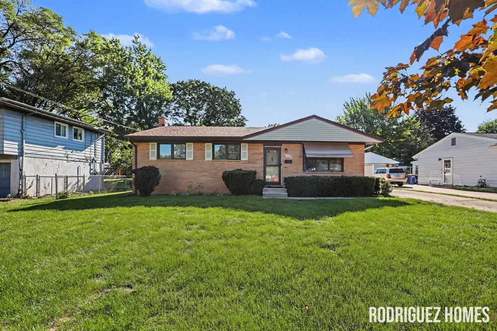 1732 Benjamin Avenue NE Grand Rapids, MI 49505