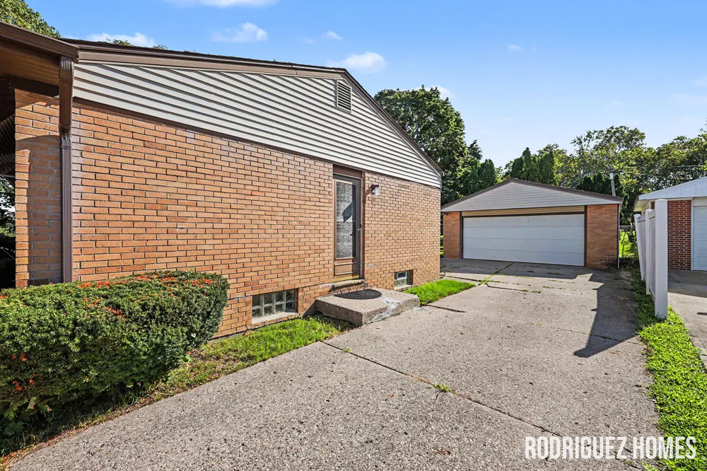 1732 Benjamin Avenue NE Grand Rapids, MI 49505