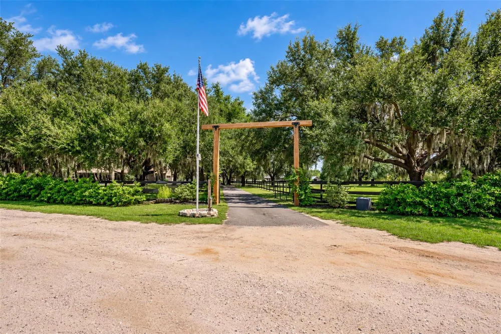 10900 ISLAND GROVE ROAD Clermont, FL 34711
