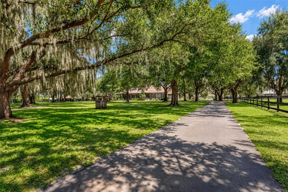 10900 ISLAND GROVE ROAD Clermont, FL 34711