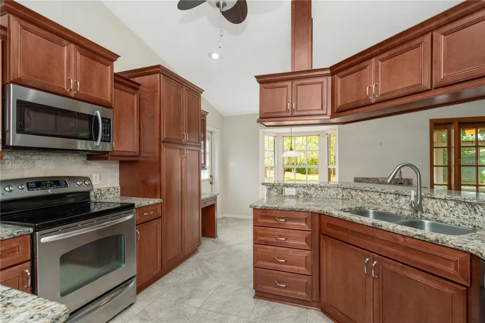 785 DUQUE ROAD Lutz, FL 33549