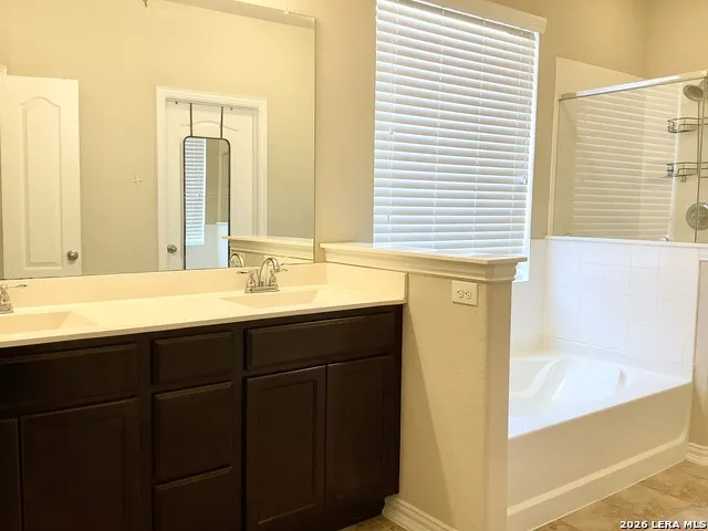 7931 HEADWATERS TRL San Antonio, TX 78254