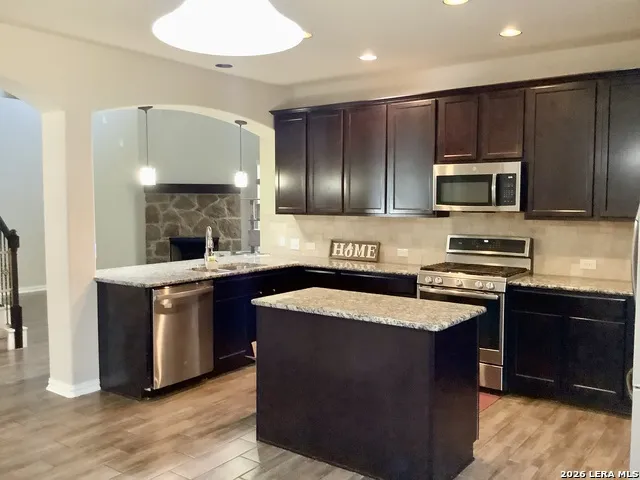 7931 HEADWATERS TRL San Antonio, TX 78254