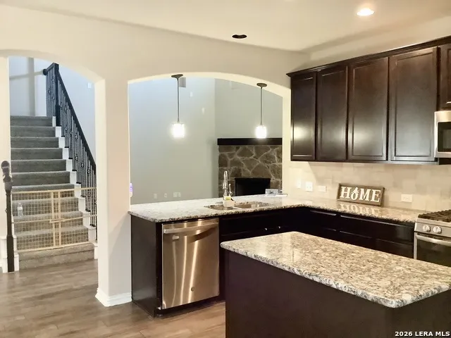 7931 HEADWATERS TRL San Antonio, TX 78254