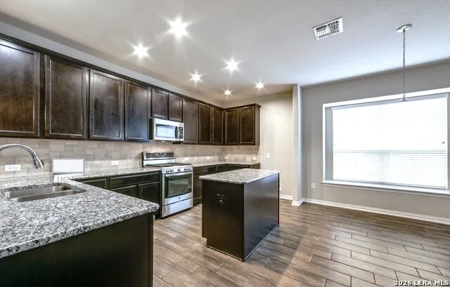 7931 HEADWATERS TRL San Antonio, TX 78254