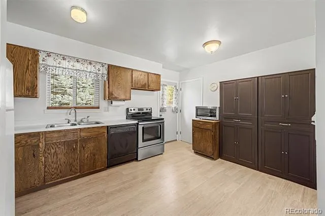 914 S Macon Street Aurora, CO 80012