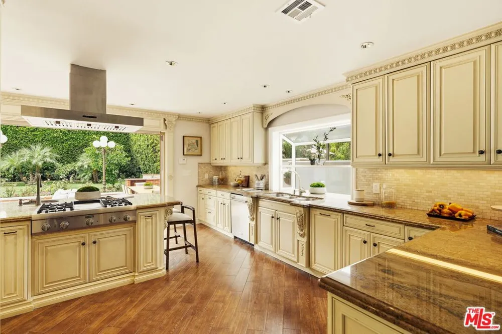 1617 Orange Grove Avenue Los Angeles, CA 90046