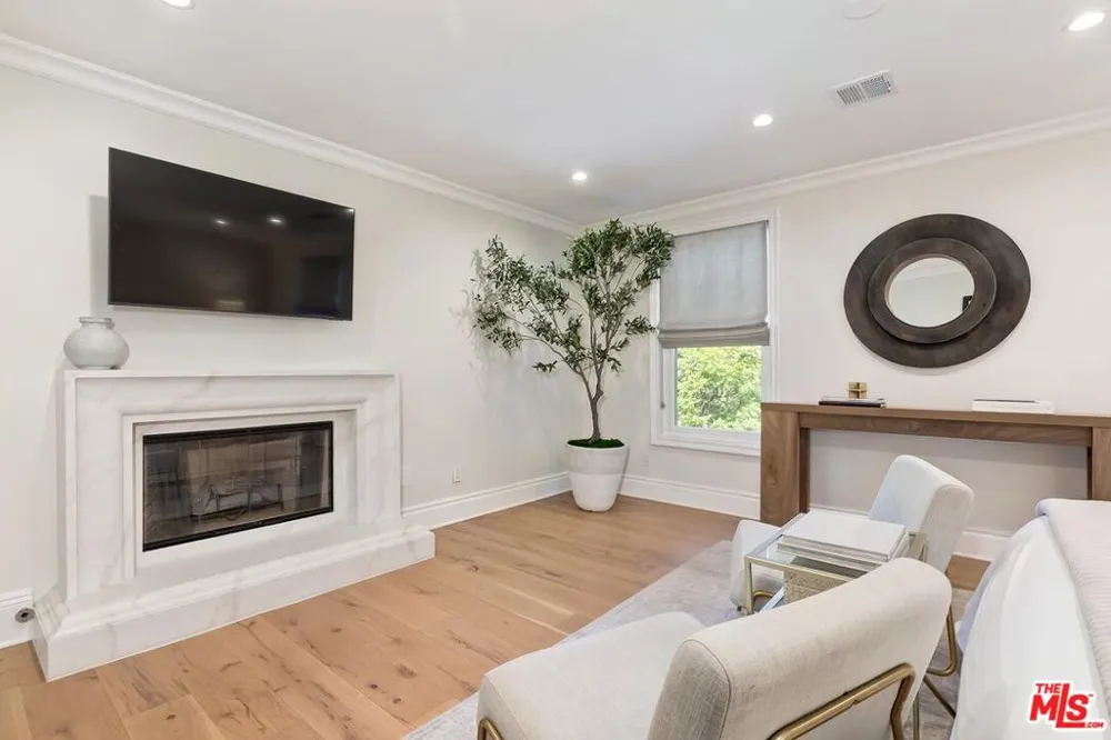 4045 Davana Road Sherman Oaks, CA 91423