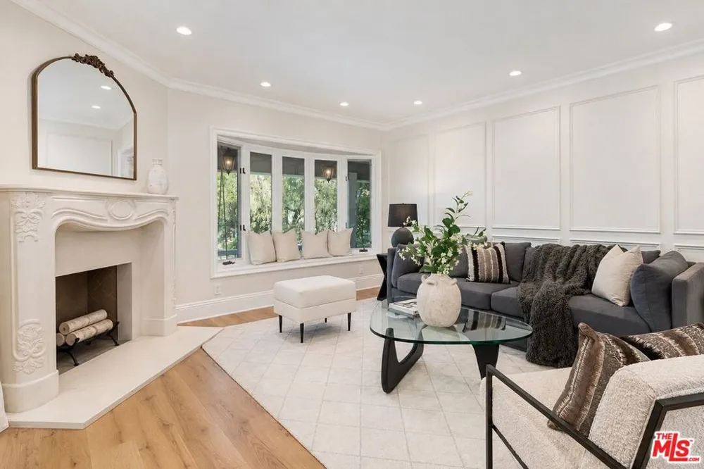 4045 Davana Road Sherman Oaks, CA 91423