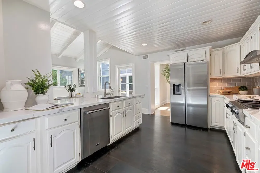 4045 Davana Road Sherman Oaks, CA 91423