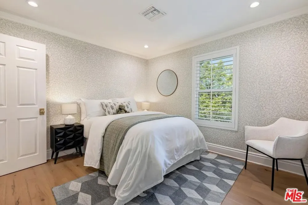 4045 Davana Road Sherman Oaks, CA 91423