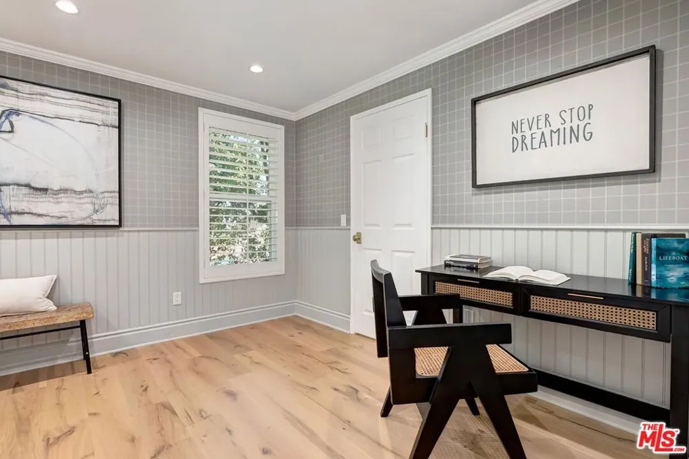 4045 Davana Road Sherman Oaks, CA 91423