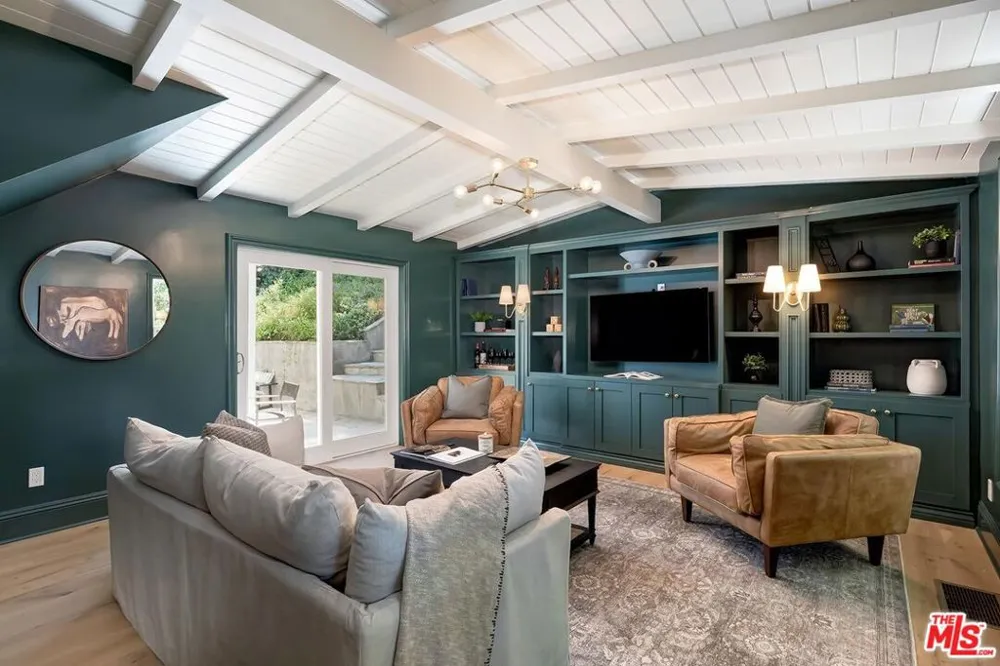 4045 Davana Road Sherman Oaks, CA 91423