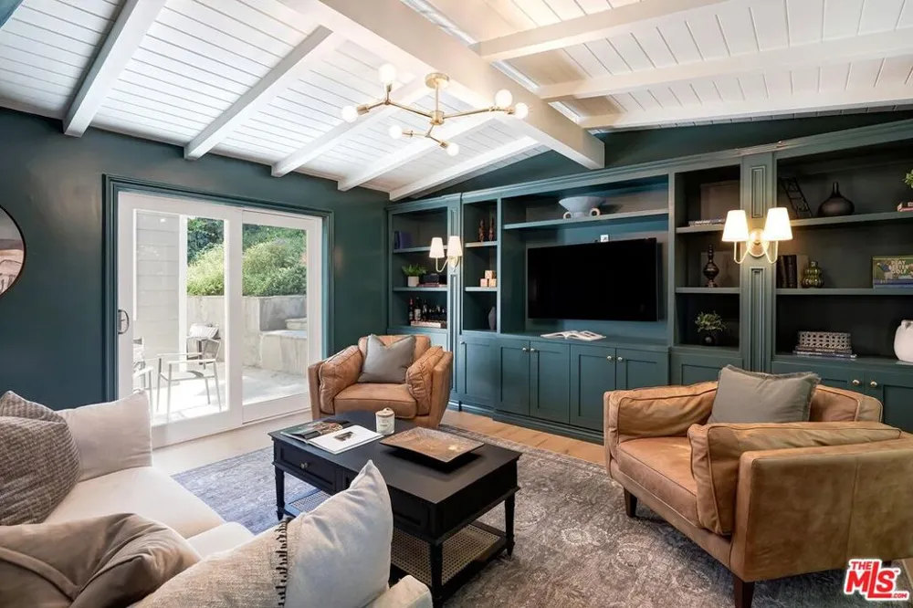 4045 Davana Road Sherman Oaks, CA 91423