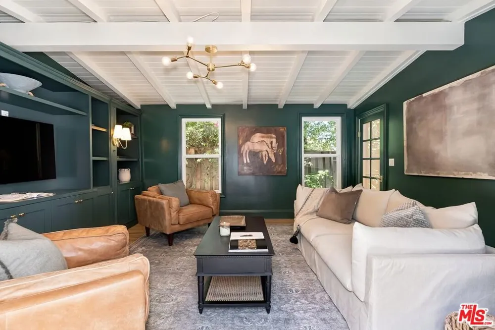 4045 Davana Road Sherman Oaks, CA 91423