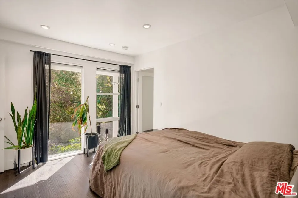 2388 Kimridge Road Beverly Hills, CA 90210